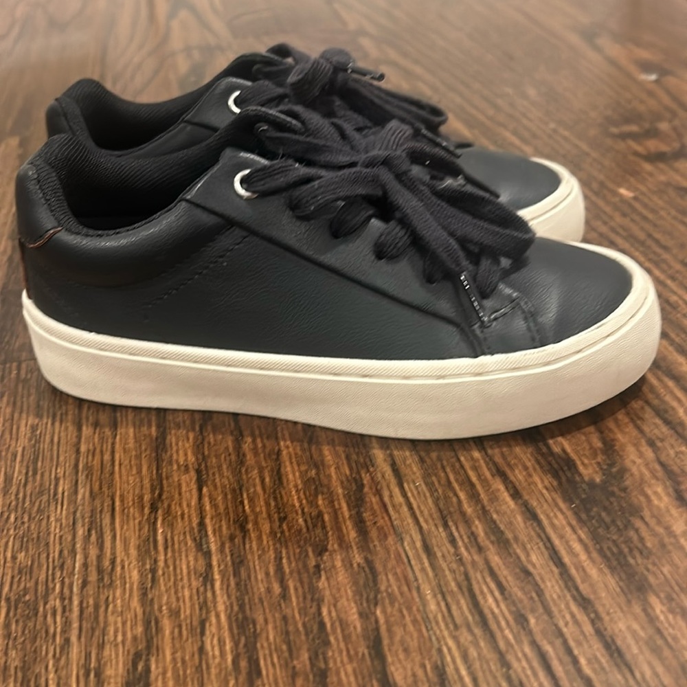 Zara boys size 29 navy sneakers